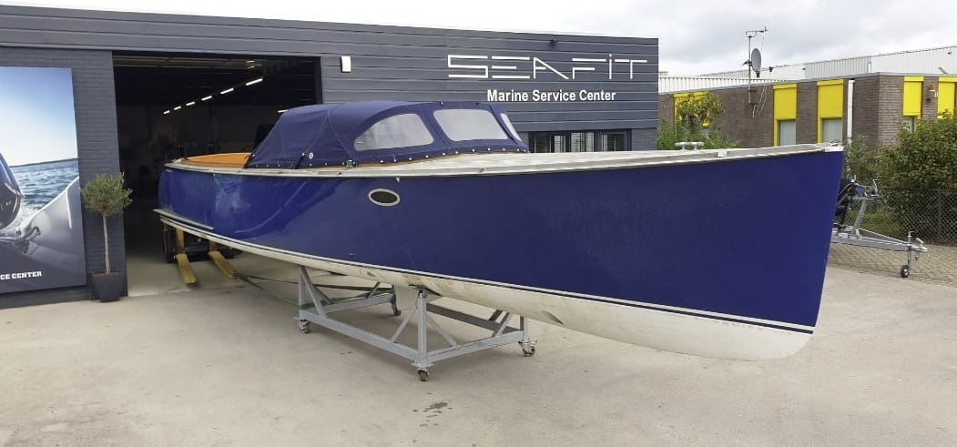 Antifouling polyester boot