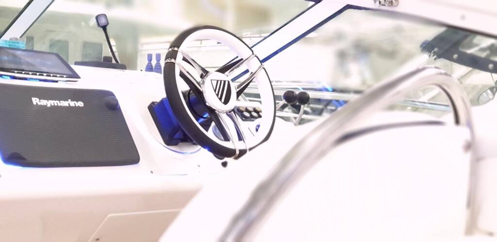 Stuurstand Fairline met ingebouwde Raymarine elektronica